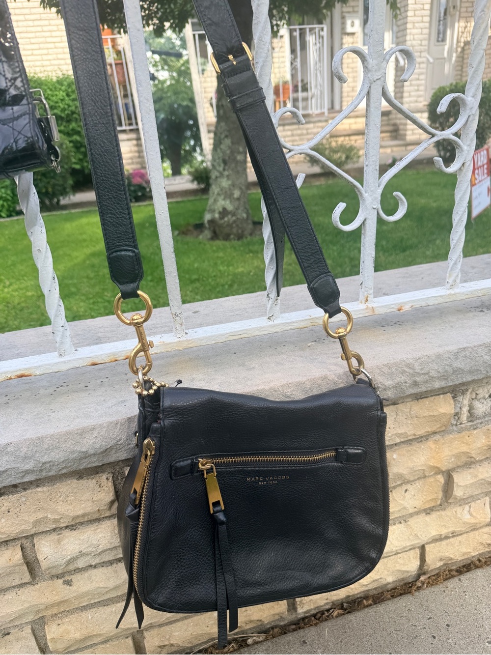 Marc Jacobs Black Leather Gold-Tone Hardware Crossbody Bag - Picture 1 of 1